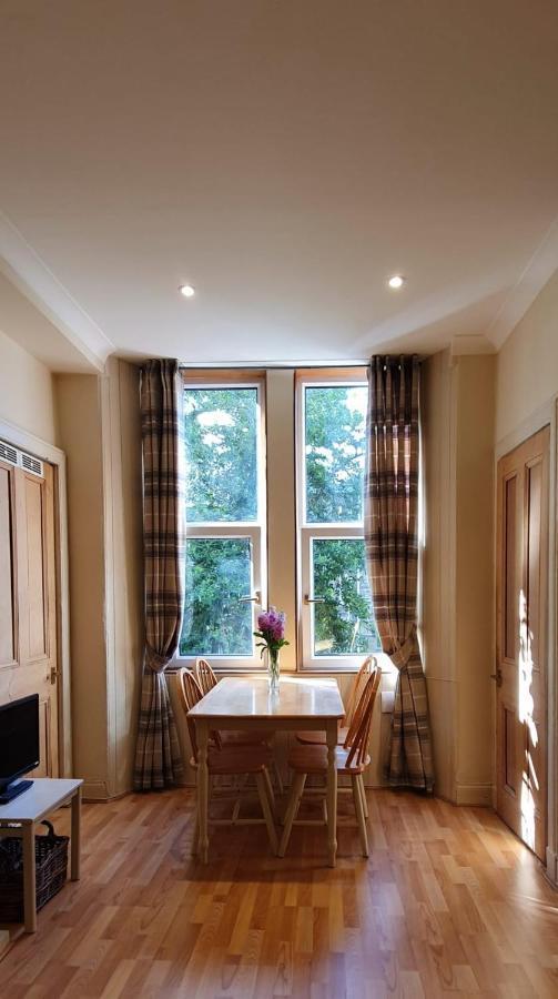 Cosy And Modern Apartment In Central Edinburgh Bagian luar foto