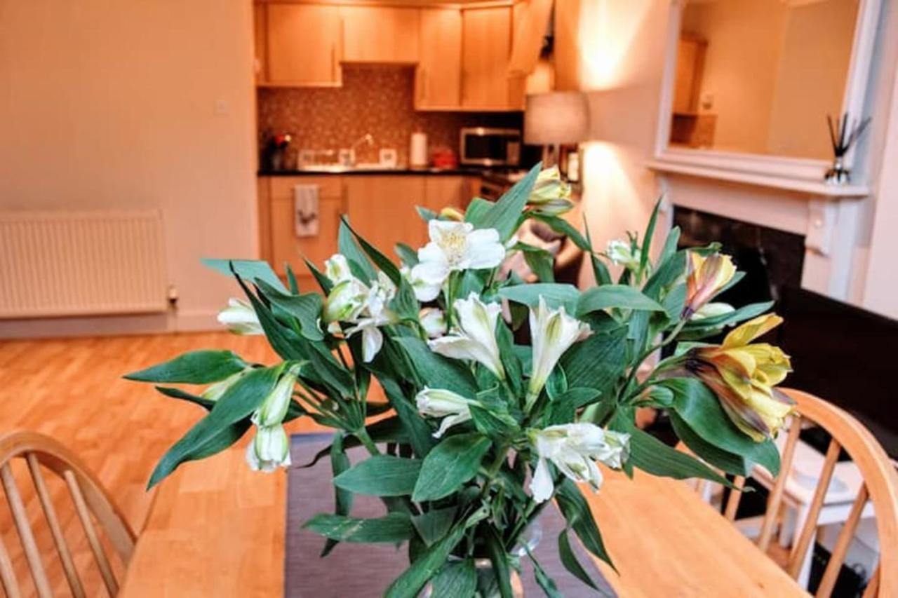 Cosy And Modern Apartment In Central Edinburgh Bagian luar foto